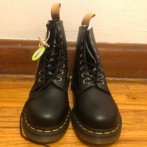 Dr. Martens Vegan 1460